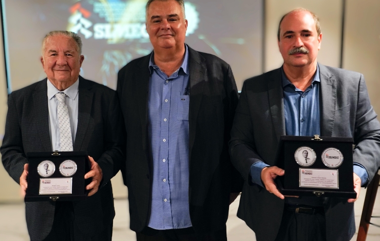 noticia SIMEC entrega a comenda “Mérito SIMEC – Sebastião de Arruda Gomes” para Ariosto Holanda e Maragton Linard