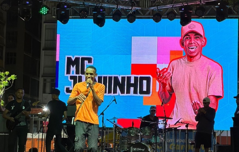 noticia No Impacto de Carnaval, o cantor MC Juniinho participa do penúltimo dia da festa