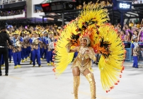 noticia Sucesso no Carnaval 2024: Francesa Davina brilhou como Musa da Mocidade Unidos do Santa Marta e Rainha de Bateria da Sintonia de Cavalcante