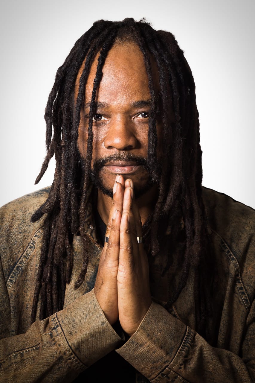 artigo Em videoclipe, Da Ghama regrava clássico da década de 90 em releitura amadurecida contra a intolerância religiosa e pela diversidade.   