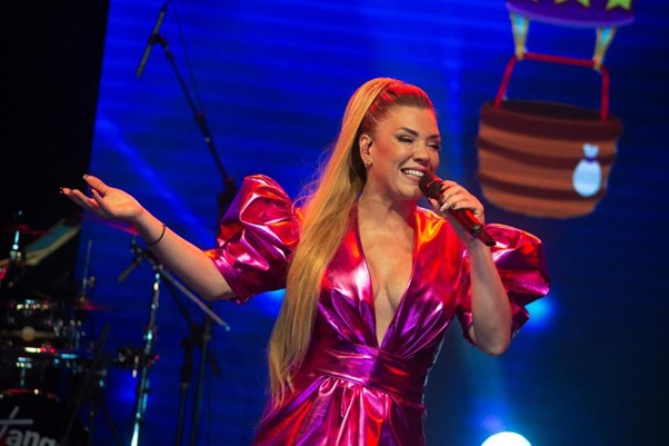 artigo Simony lança terceiro EP de “Resumo da Felicidade”