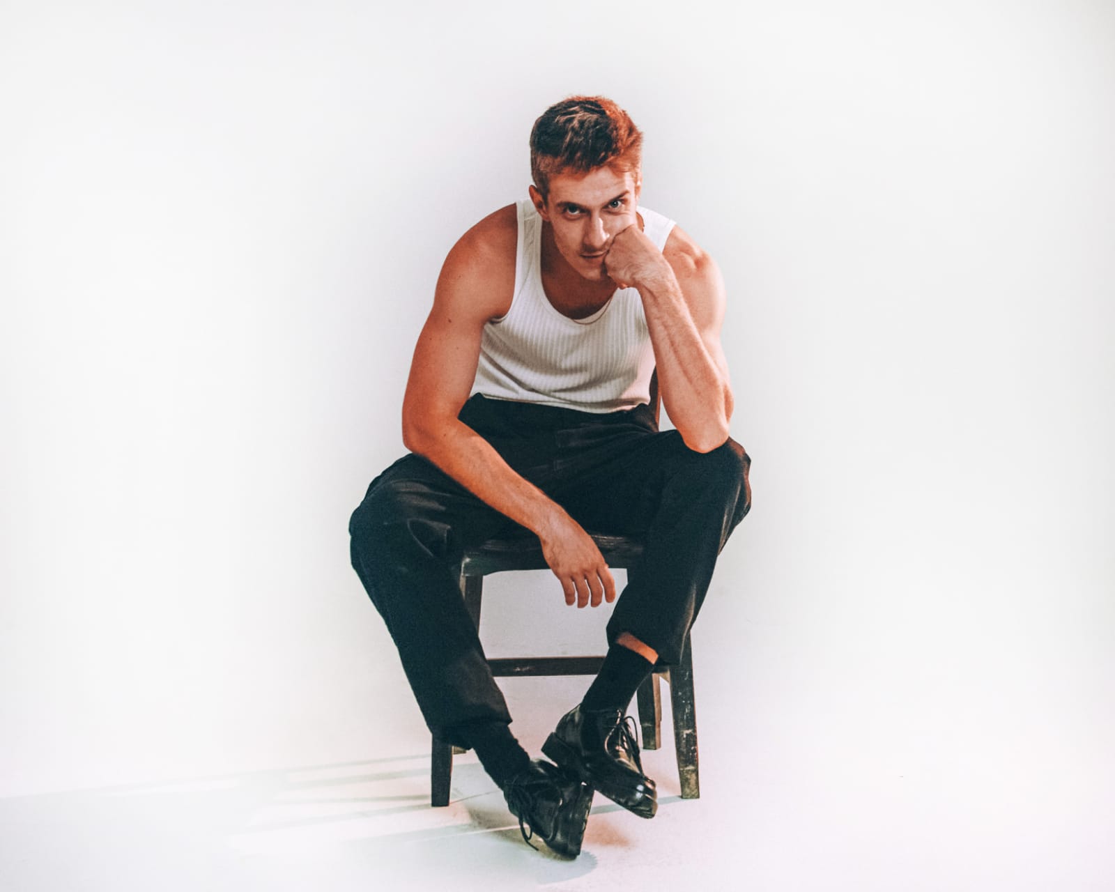 artigo Renan Kneipp, uma das apostas da música pop/R&B brasileira, acaba de lançar seu primeiro EP, '1/4'