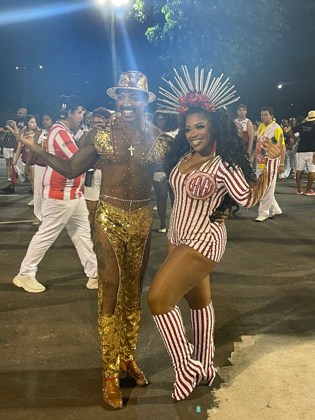 artigo Jeferson Kim esbanja samba no pé e simpatia no ensaio técnico da Unidos de Bangu