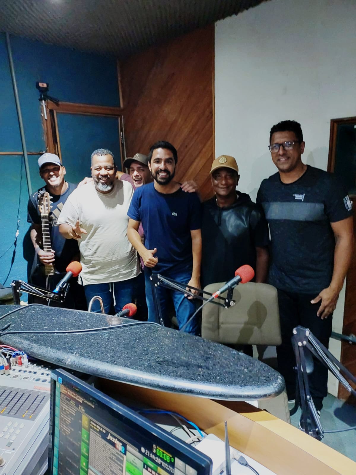 artigo O grupo Marka Samba agita a Rádio Pop Rio 