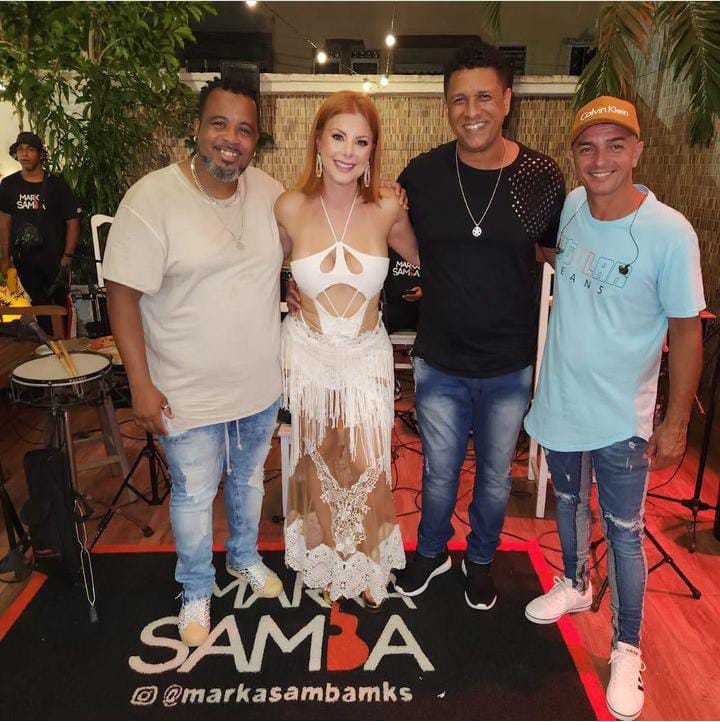 artigo Grupo Markasamba agita B-day de Deborah Albuquerque