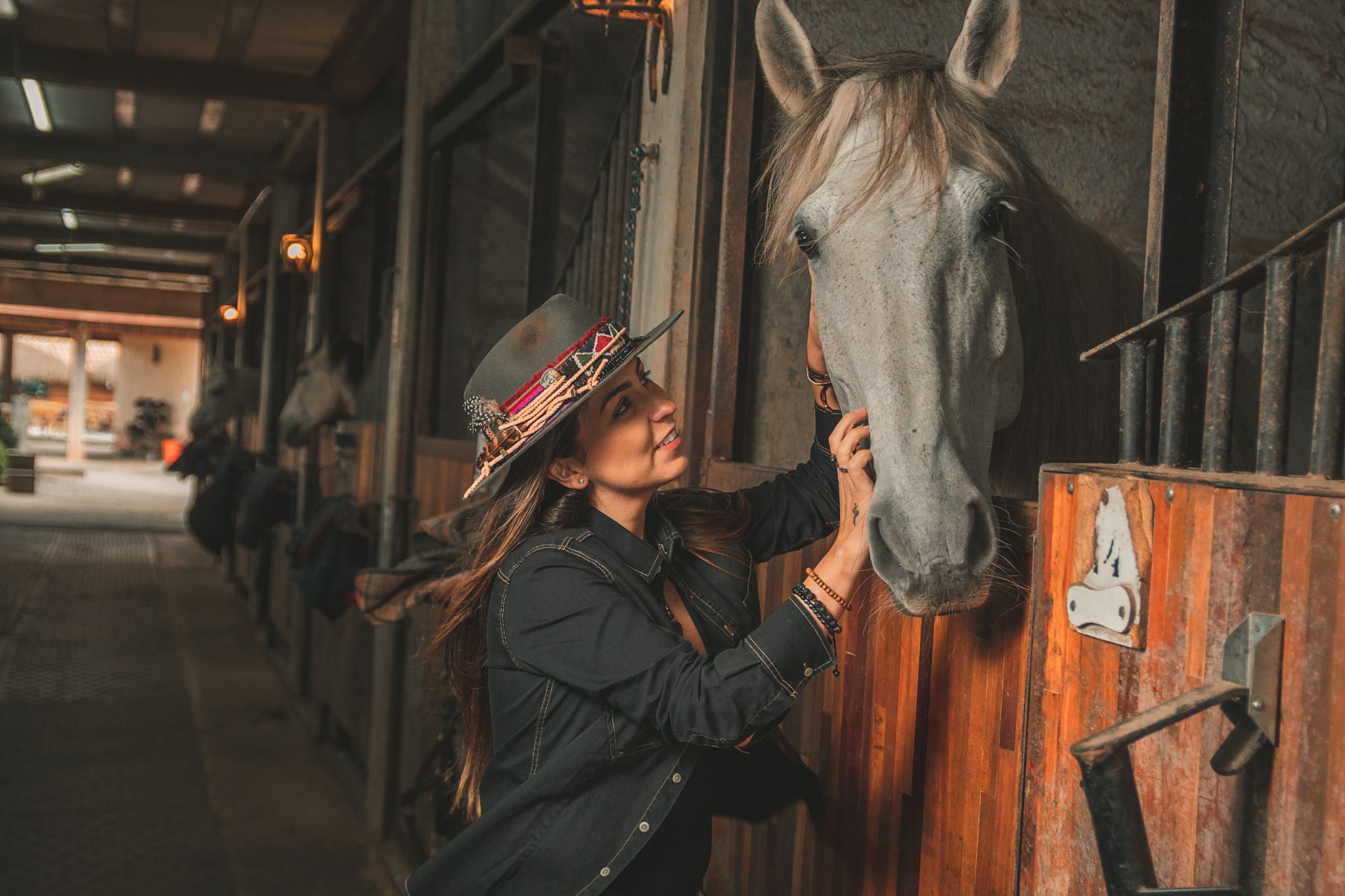 artigo Nayra Days lançou o single “Rompendo Barreiras”