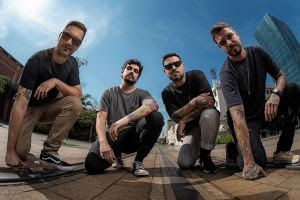 artigo Catch Side revive 20 anos de história e embala 'revival emo' em show único em São Paulo