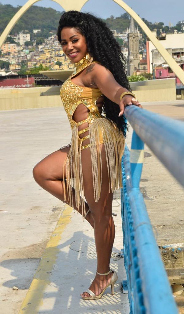 artigo Cíntia Barboza vai ser coroada Rainha de Bateria da Acadêmicos de Realengo