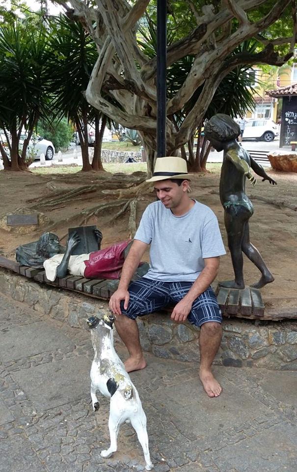 artigo O escritor e colunista Thiago Winner comemora 34 anos de idade.