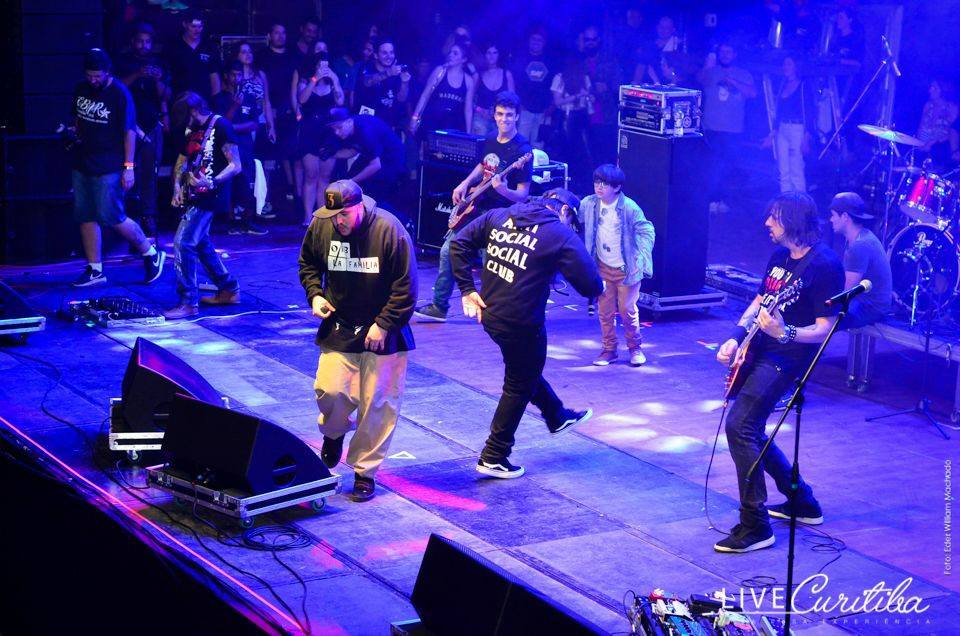 artigo Biografia da banda La Família 019, cover do Charlie Brown Jr