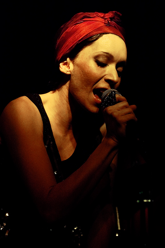 artigo Clássicos nacionais nunca envelhecem. Confira a biografia da cantora Patrícia Max