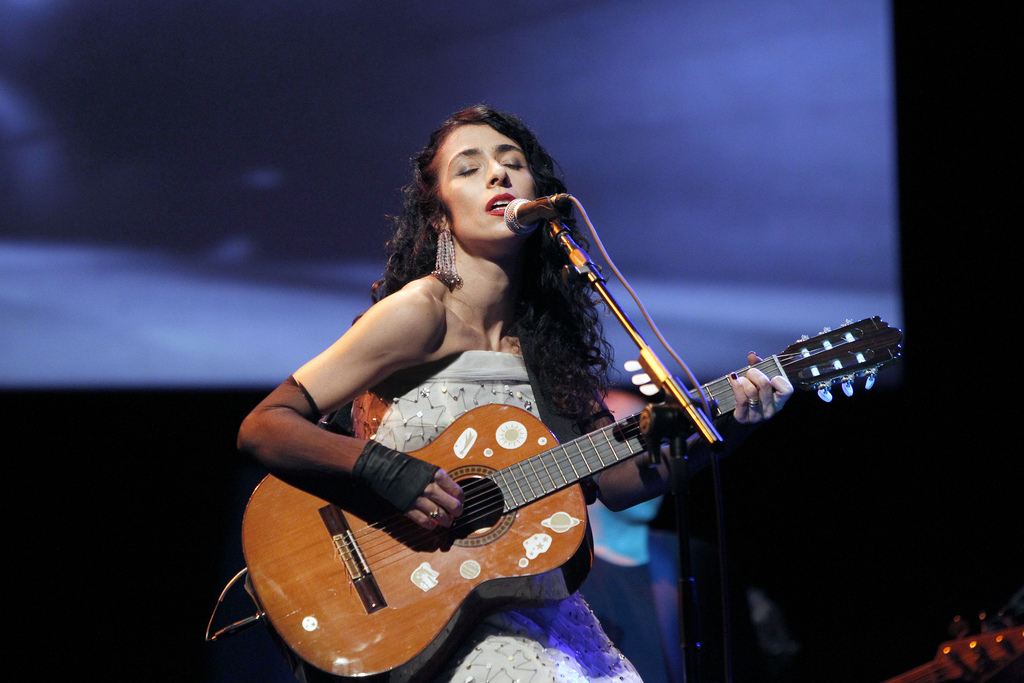 artigo Nada como começar bem o dia ouvido os clássicos da cantora Marisa Monte. Confira  a biografia completa dessa grande poeta da MPB. 