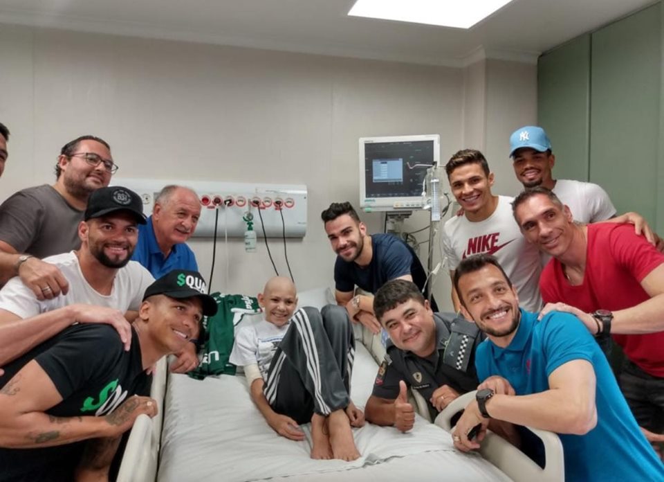 artigo Elenco do Palmeiras realiza o sonho do garoto Henrique. Confira!