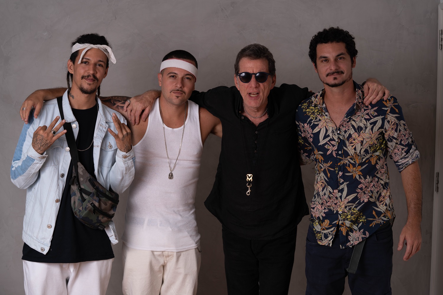 artigo 3030 canta sucessos no projeto Hip Hop Machine