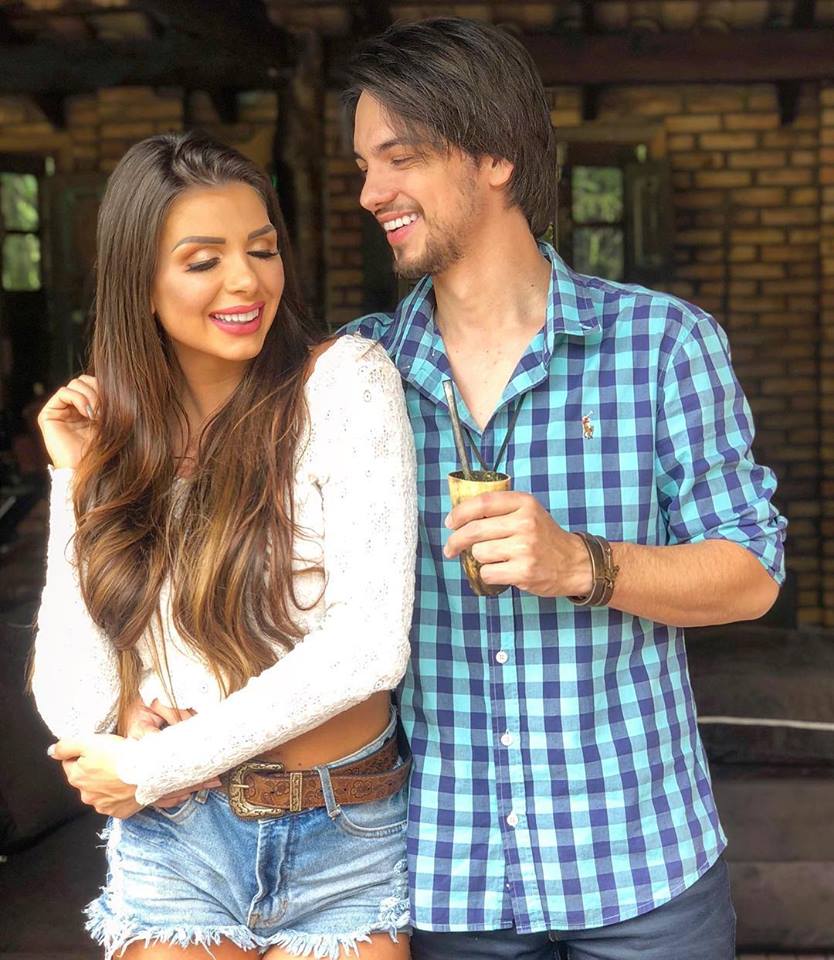 artigo Cantor sertanejo e influenciadora vivem história de amor