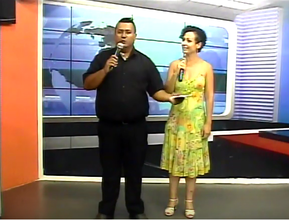 artigo A atriz e cantora, Biah Carfig, se apresentou no programa Roque Show da TV Cinec - São Paulo/SP