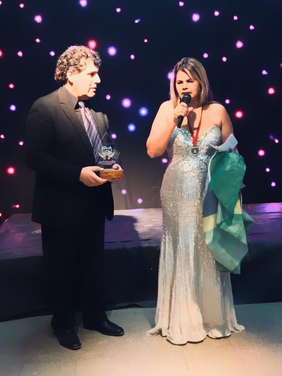 artigo Palestrante em oratória, Islândia Piauilino recebe prêmio Internacional na Argentina