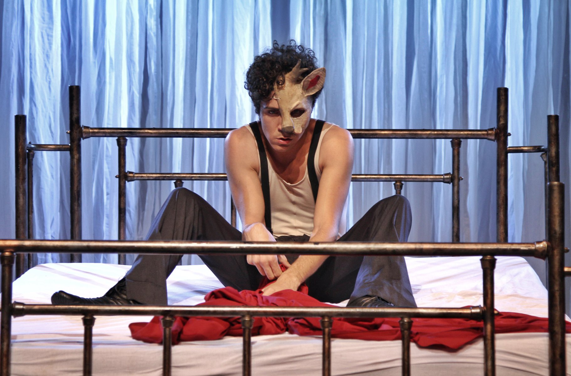 artigo Após a indicação de melhor ator coadjuvante no 3° Festival de Passos, o ator Leonardo Silva volta aos palcos com a terceira temporada da peça “ Toda Nudez Será Castigada” de Nelson Rodrigues.