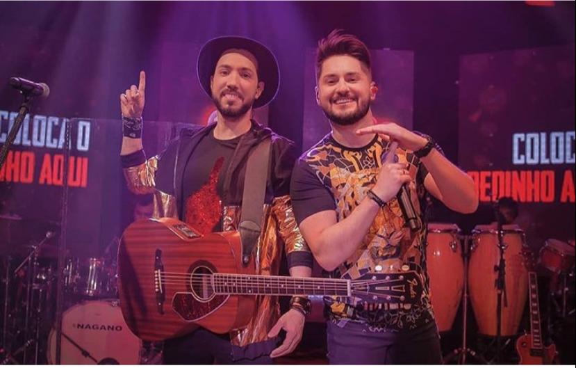 artigo “Coloca o dedinho aqui” é o nome da nova música de Sandro e Cícero