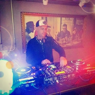 artigo Entrevista, com o DJ e Produtor Samuel Zucoloto, idealizador de um dos projetos mais emblemáticos do cenário underground de São Paulo