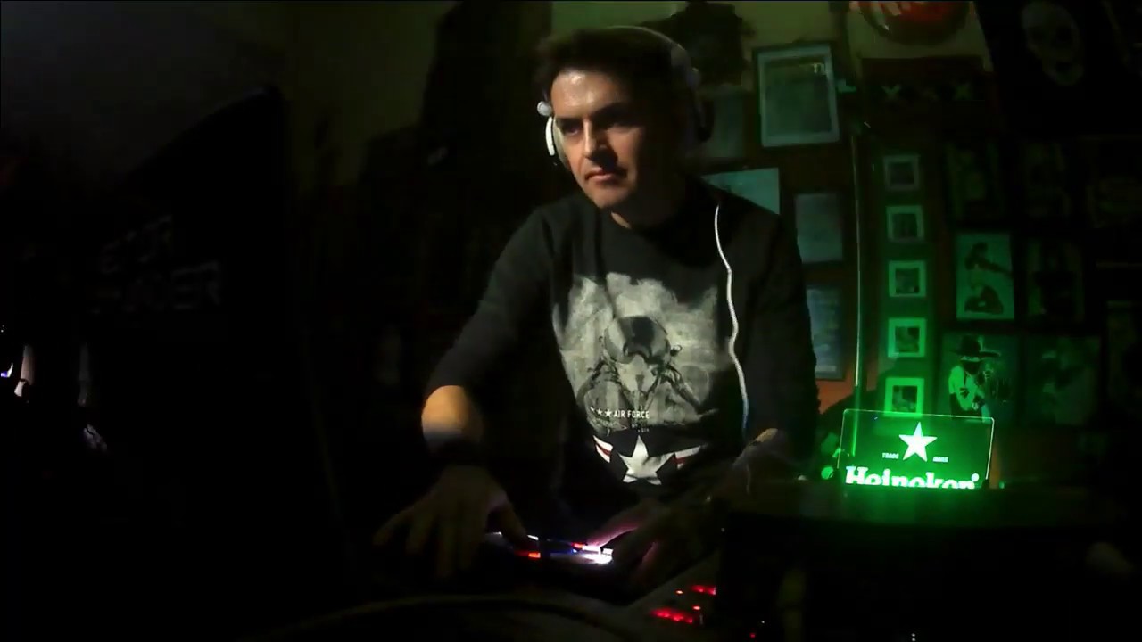 artigo Entrevista com o DJ e Produtor Alex Strunz sobre os 10 anos da Vector Rádio