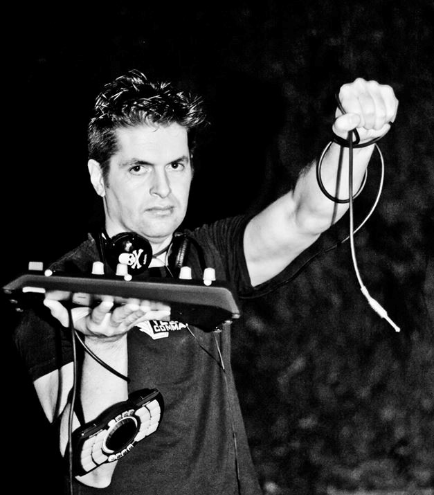 artigo Conheça o trabalho do DJ e Produtor do EBM Industrial Alex Strunz