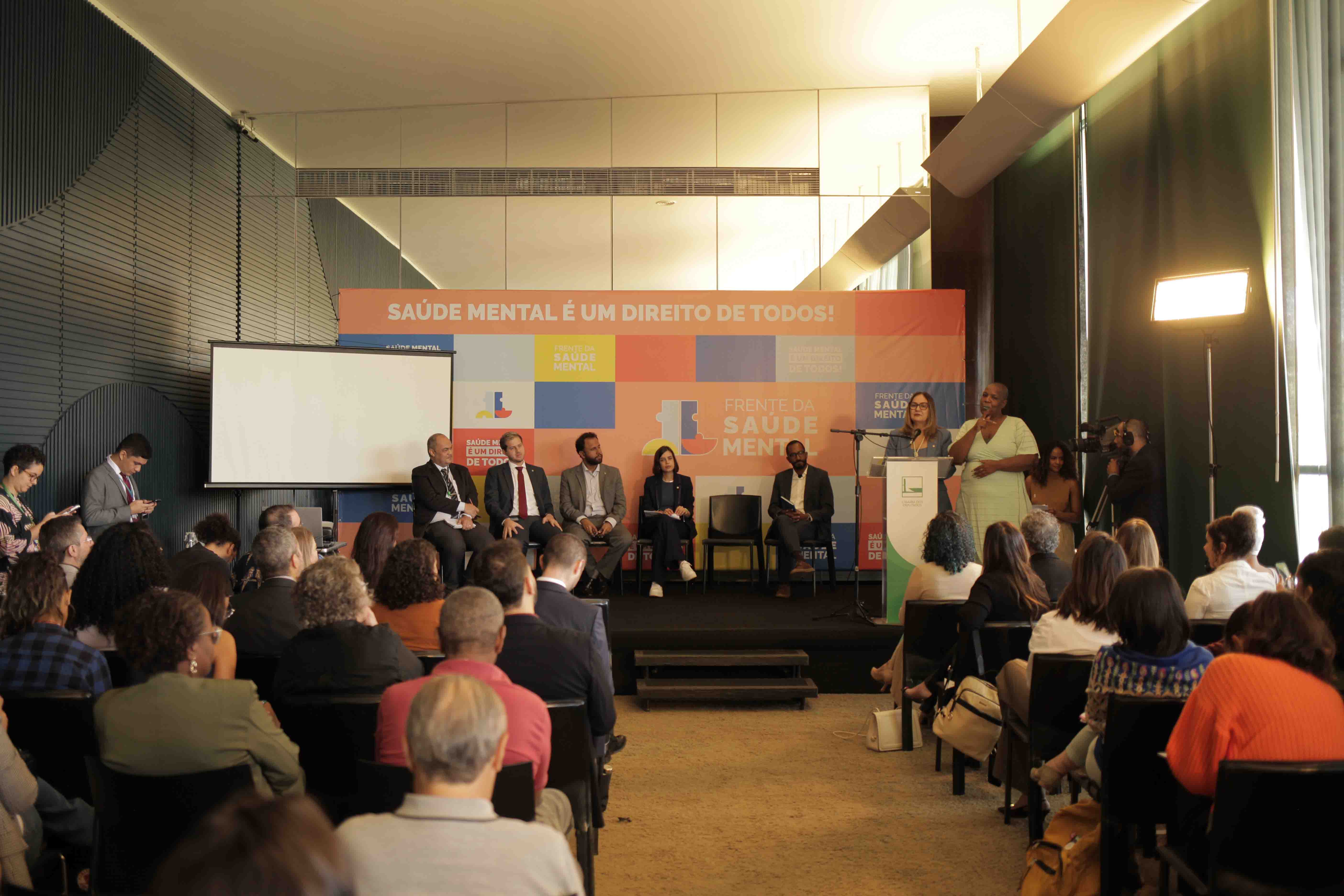 noticia Fortalecimento das políticas de saúde mental marcam o I Seminário da Frente Parlamentar da Saúde Mental