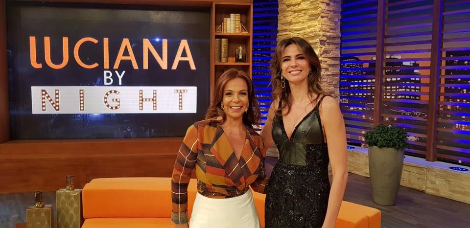 noticia Sula Miranda é entrevistada no programa Luciana By Night da Rede TV. A cantora fala da sua carreira e canta seus maiores sucessos. Confira biografia da artista!