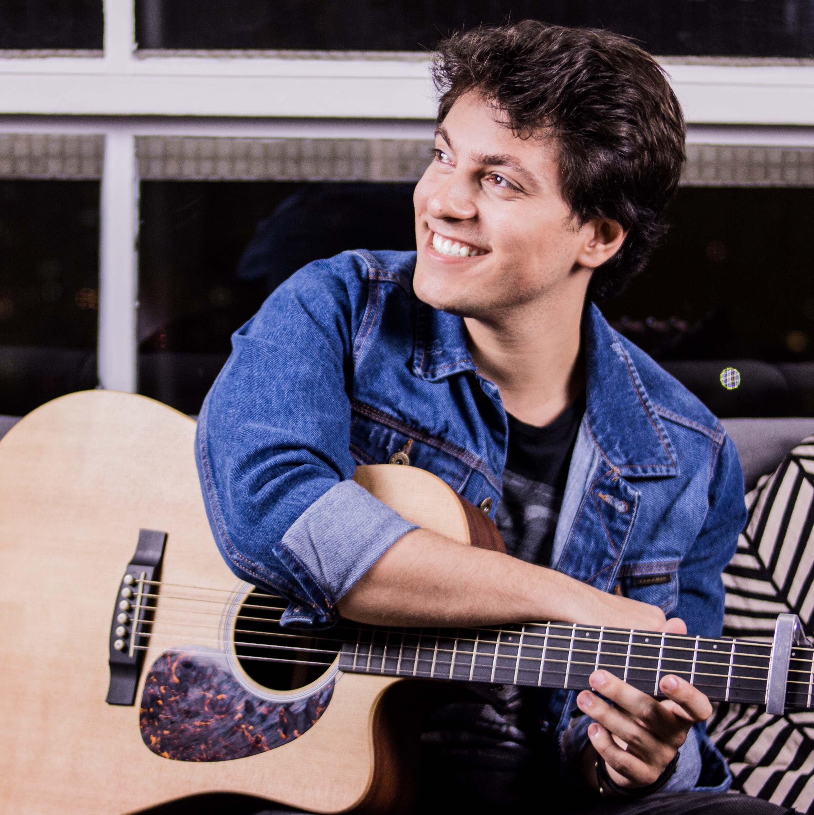 noticia Bru Malucelli estreia série na Record e lança música sobre amores à distância