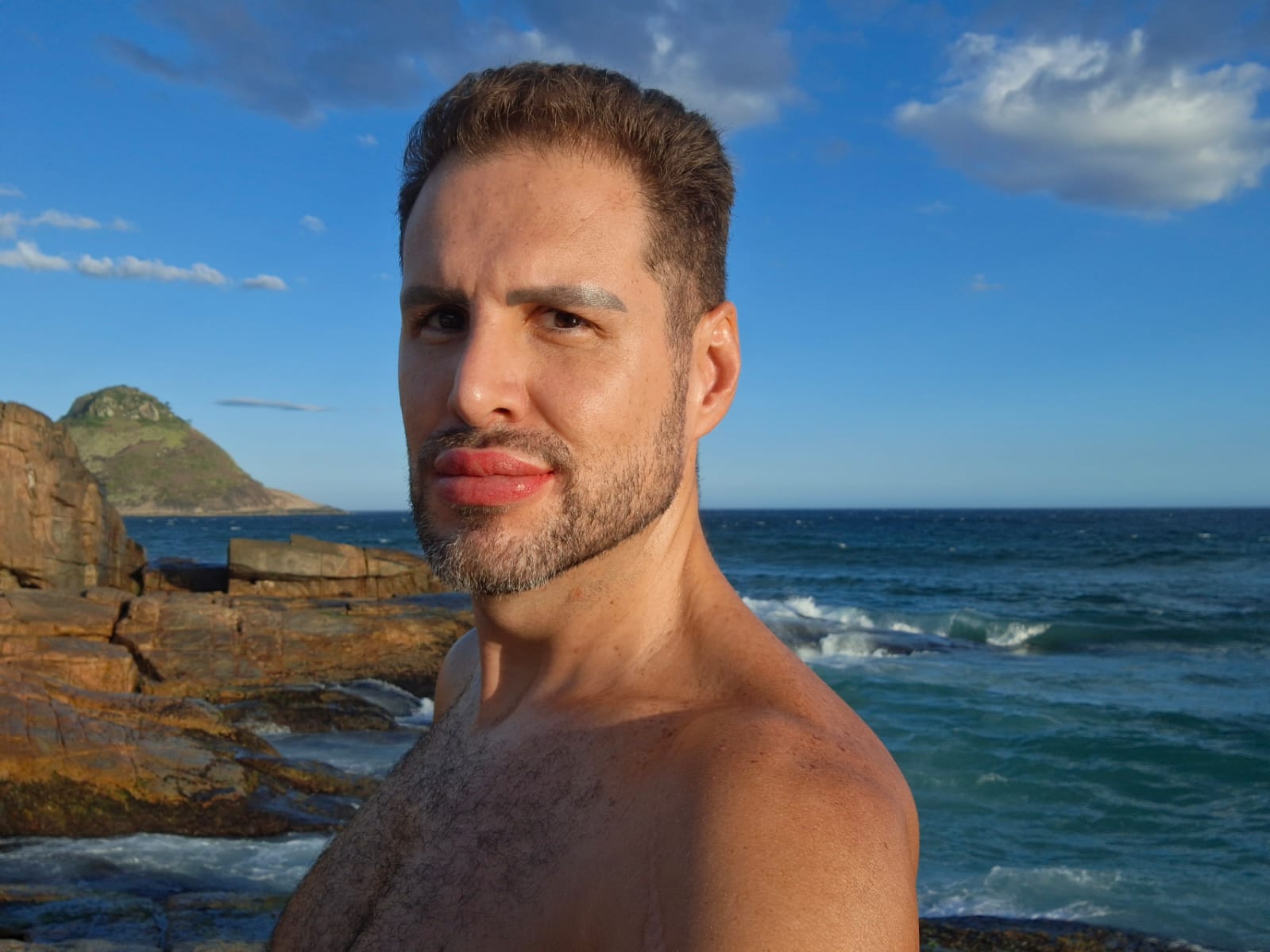 noticia Bernardo Langlott ignora Carnaval Carioca e passa dias de folia à beira-mar: 