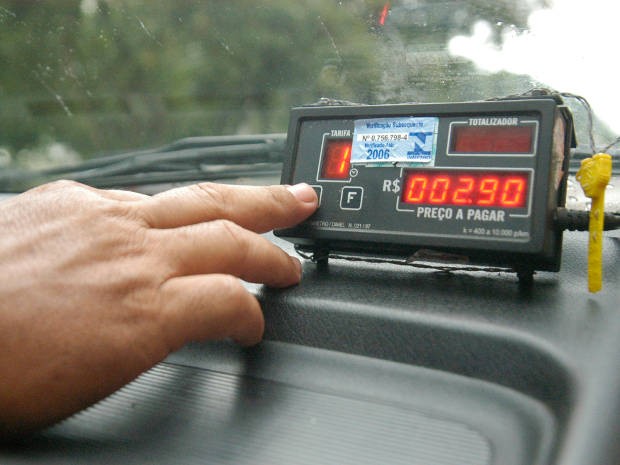 noticia Prefeito assina decreto e aumenta tarifas dos táxis