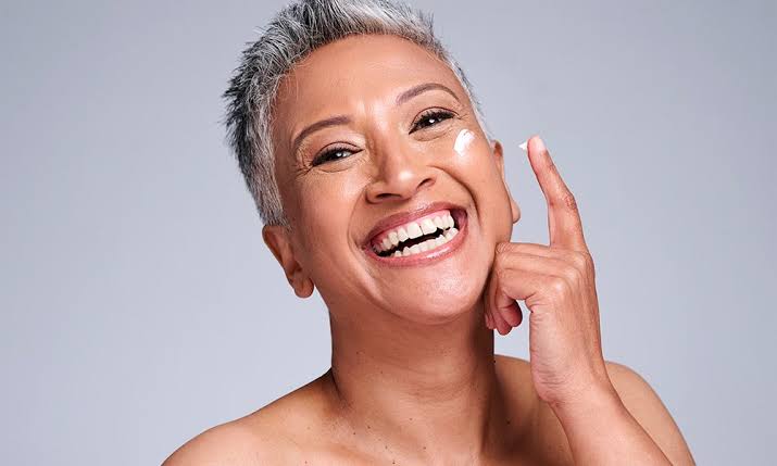 noticia A importância do cuidado diário com a pele madura