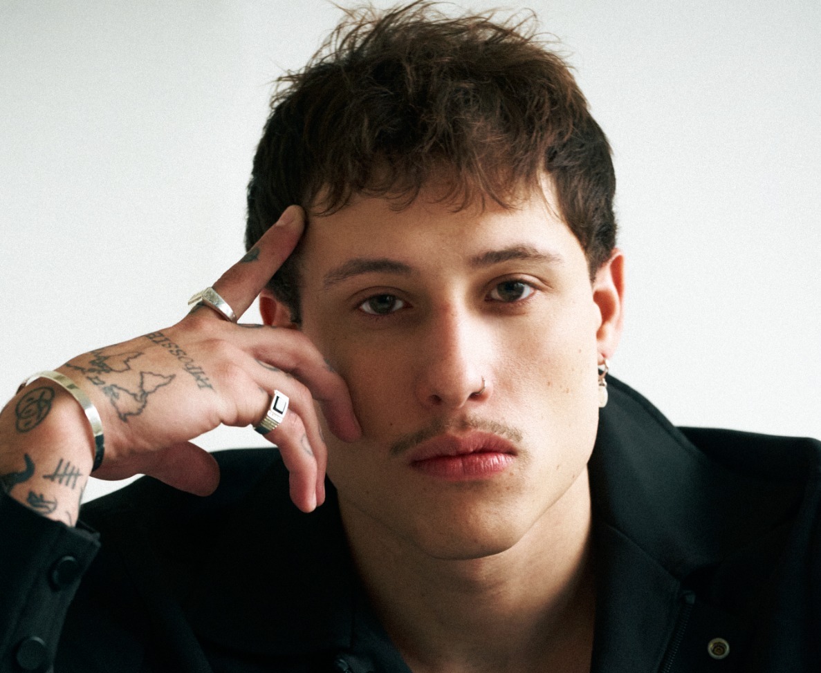 noticia Após sensualizar com Anitta no palco, Jeyke lança a inédita “Marcha”, um manifesto sobre ambição, vivência nas ruas e crescimento pessoal