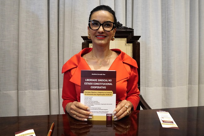 noticia Lançamento de obra de Andréa Vaz reúne autoridades e emoção