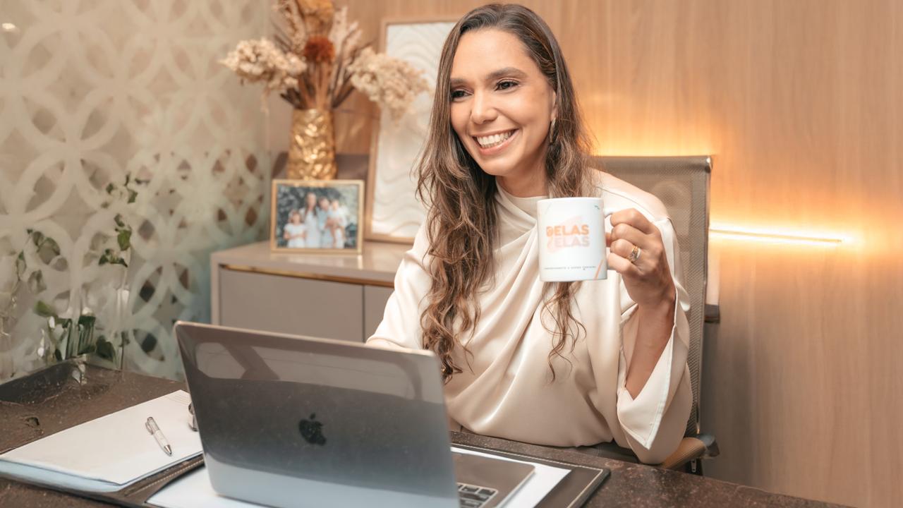 noticia Podcast Delas pra Elas estreia nova temporada e amplia debate para comportamento e moda 