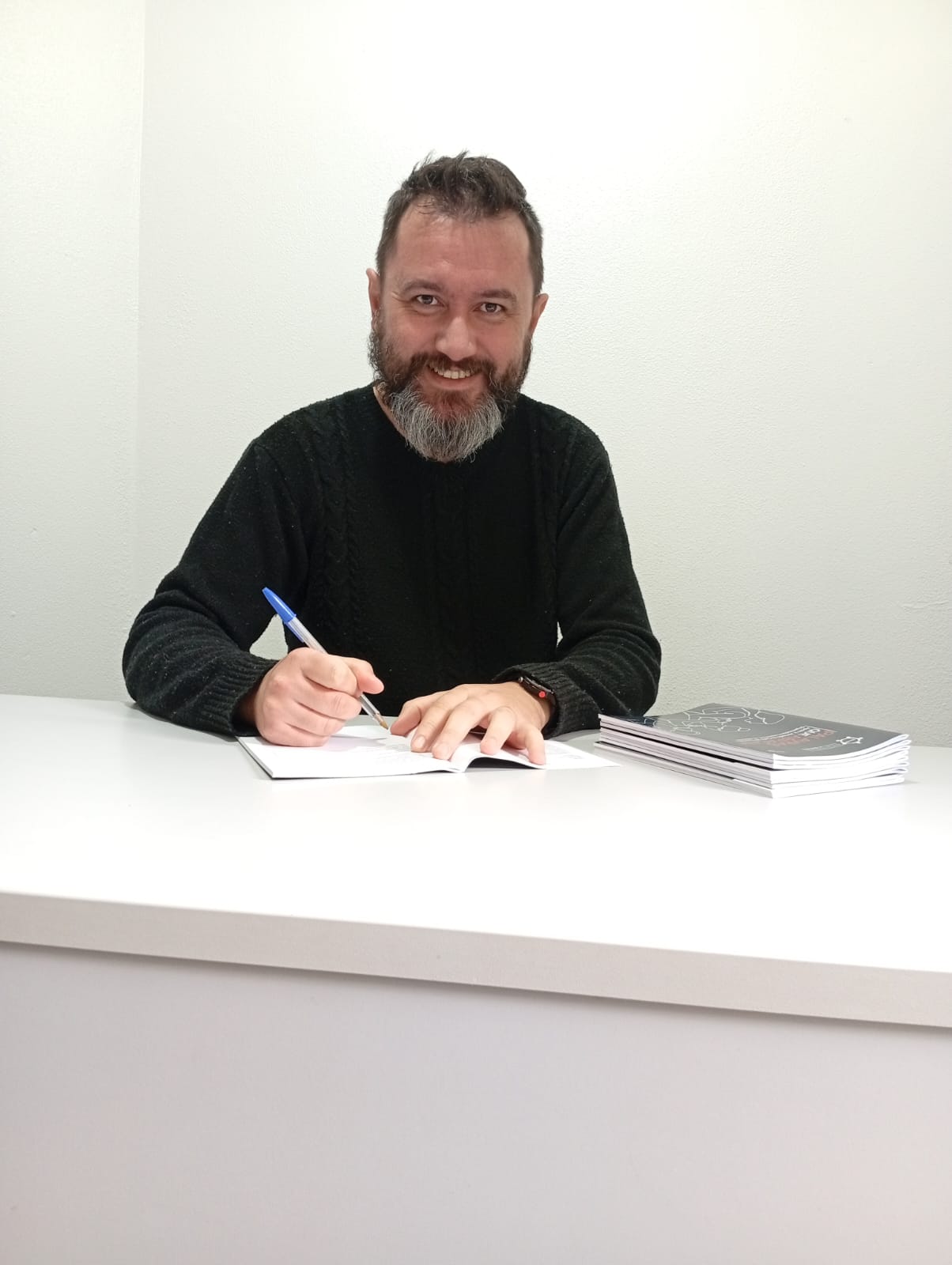 noticia Professor e divulgador científico lança 2ª edição do livro 'Física para Apressados'