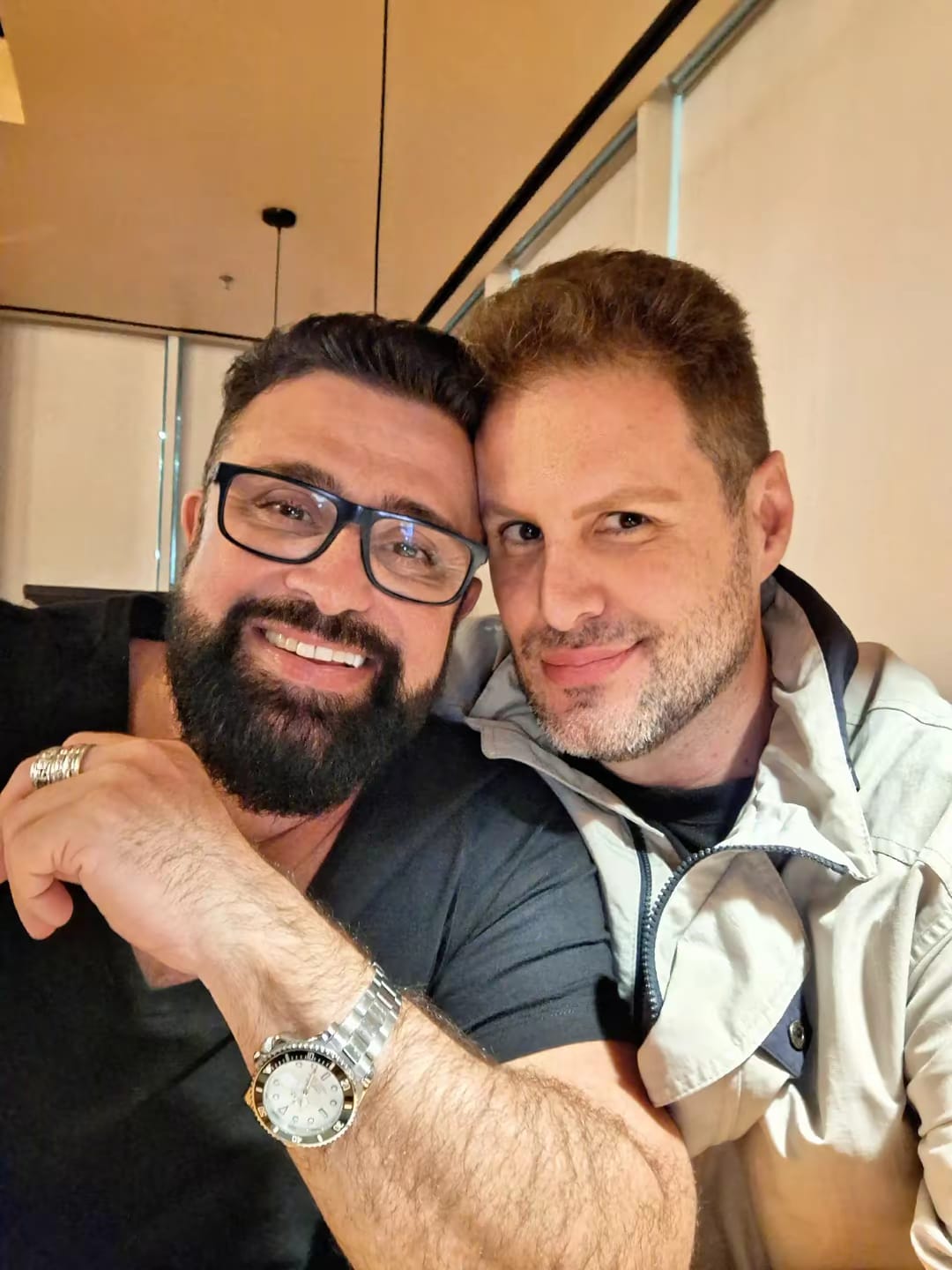 noticia Eita! Bernardo Langlott publica fotos de jantar romântico com Médico galã e levanta rumores de romance!