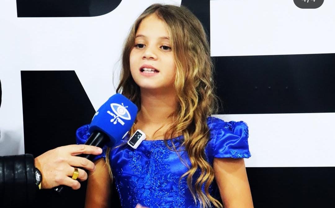 noticia Aline Silva, pregadora mirim de 10 anos, emociona público com sua fé e louvor