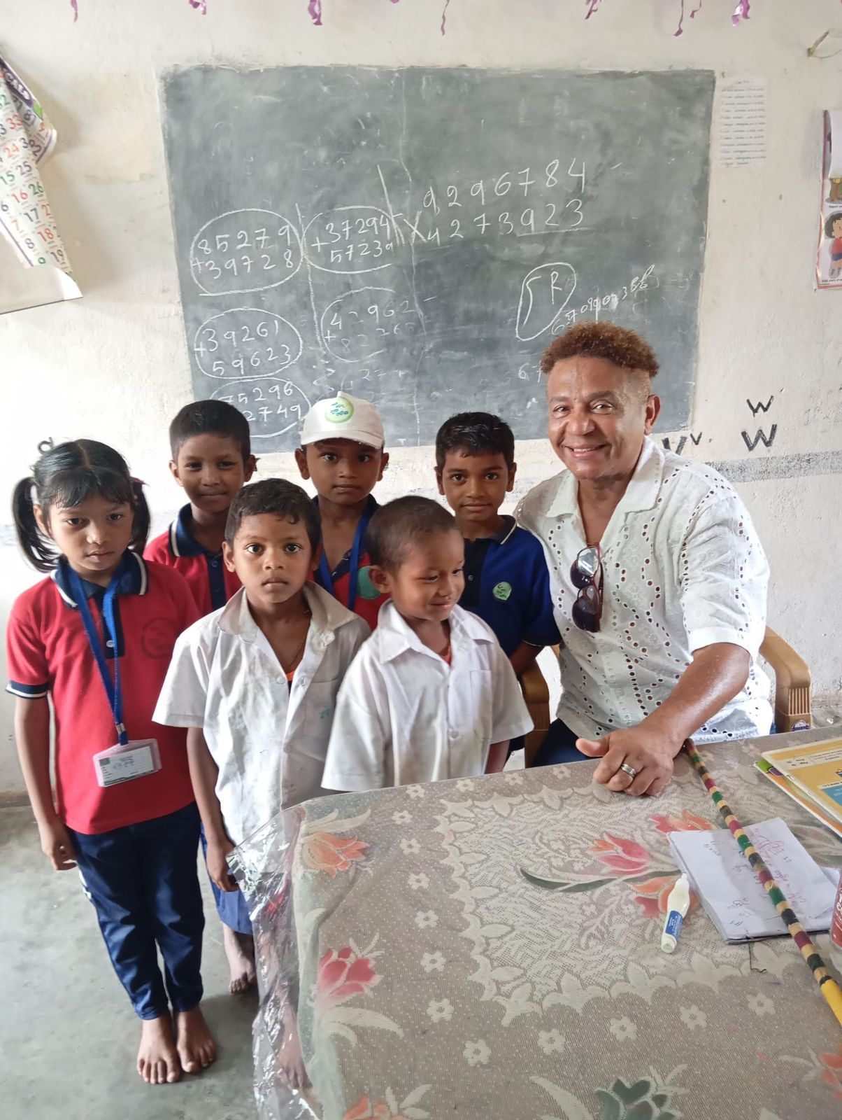 noticia Thiago Lisboa, estrela do carnaval internacional, leva solidariedade à Índia em missão humanitária