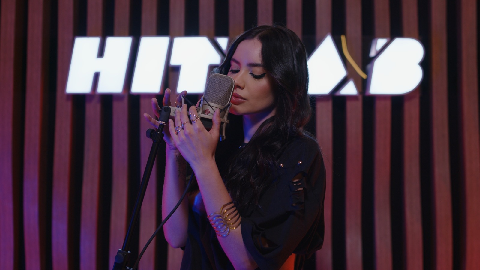 noticia Hit Sessions estreia com Júlia Rezende em seu mais novo hit “Invenção”