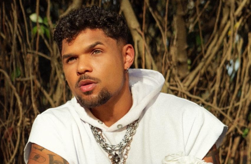 noticia Gabriel Sebastian une o sagrado e o profano em 