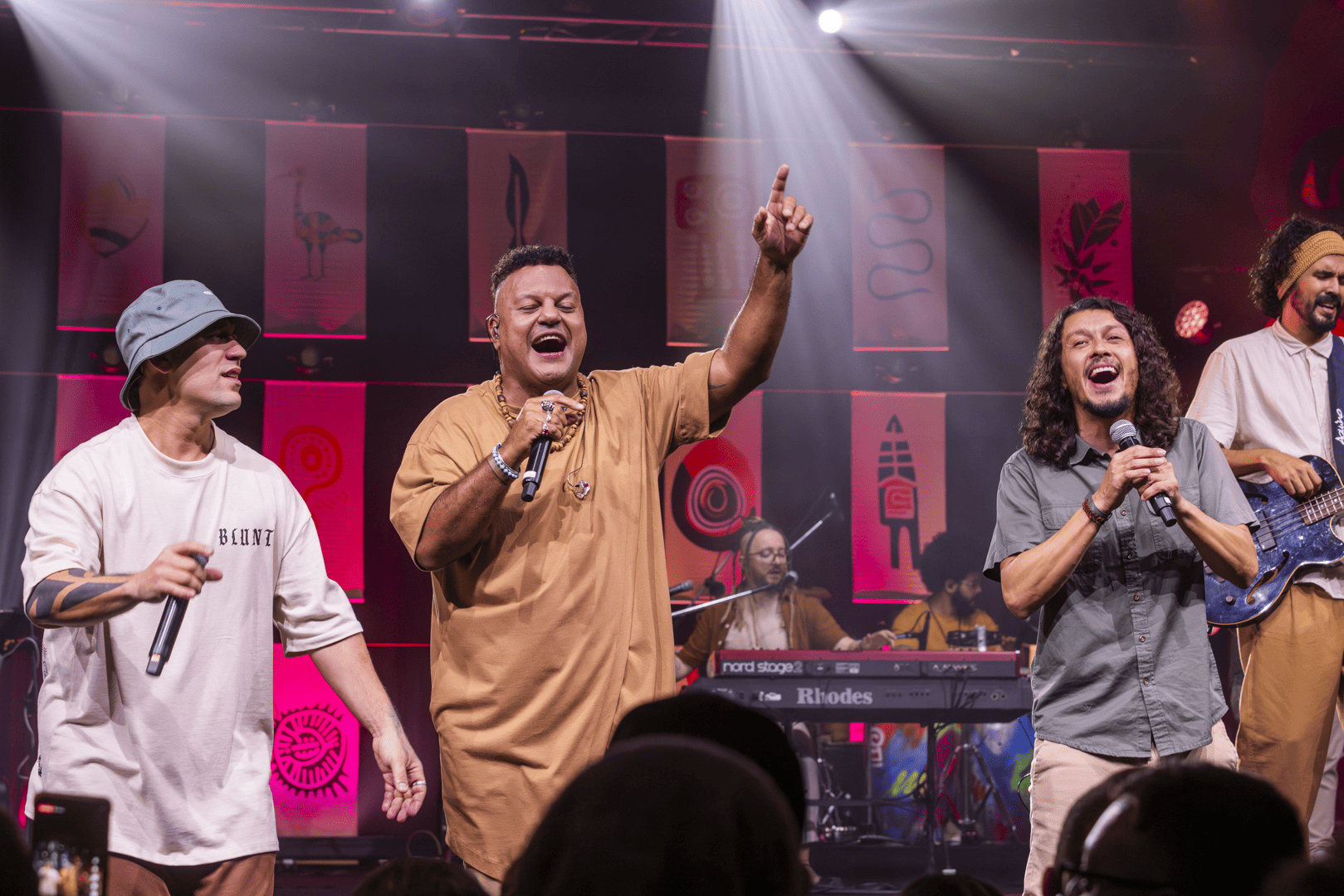 noticia “Maré Cheia”, parceria entre Alma Djem e Chimarruts, abre EP “PÔR DO SOL” com reggae de afeto