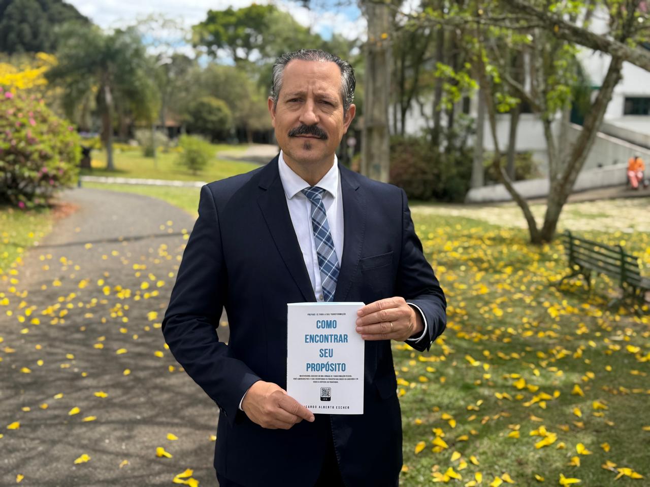 noticia Advogado lança livro que une sabedoria milenar e vida moderna