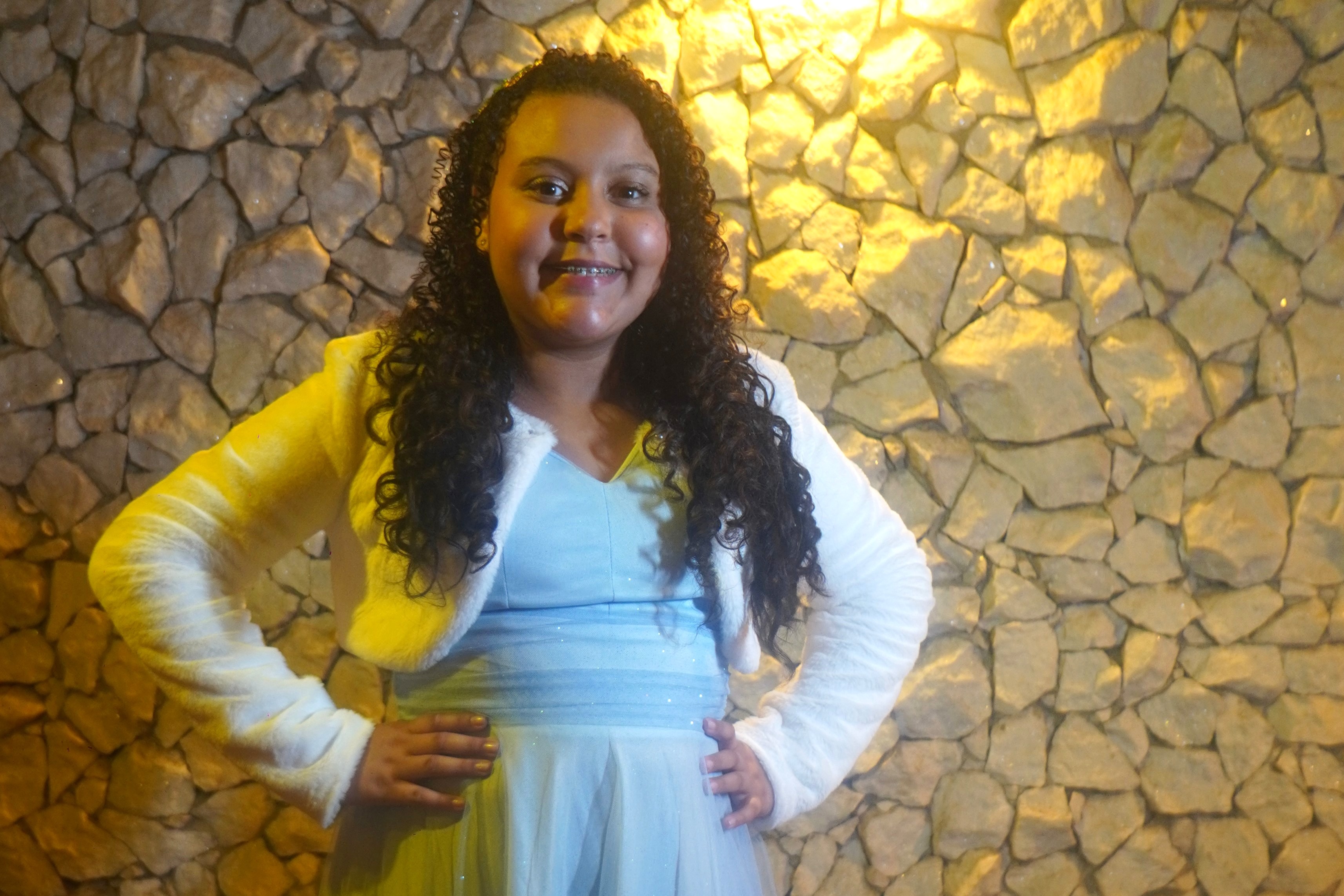 noticia Com apoio da Trindade Records, Íngrid Vitória lança sua primeira composição, o single “Fogo da Fé”