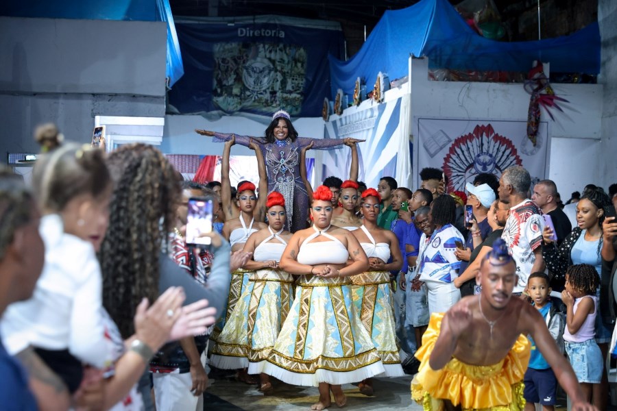 noticia Índia Zurich é coroada rainha de bateria da Unidos da Vila Santa Tereza para o Carnaval 2026
