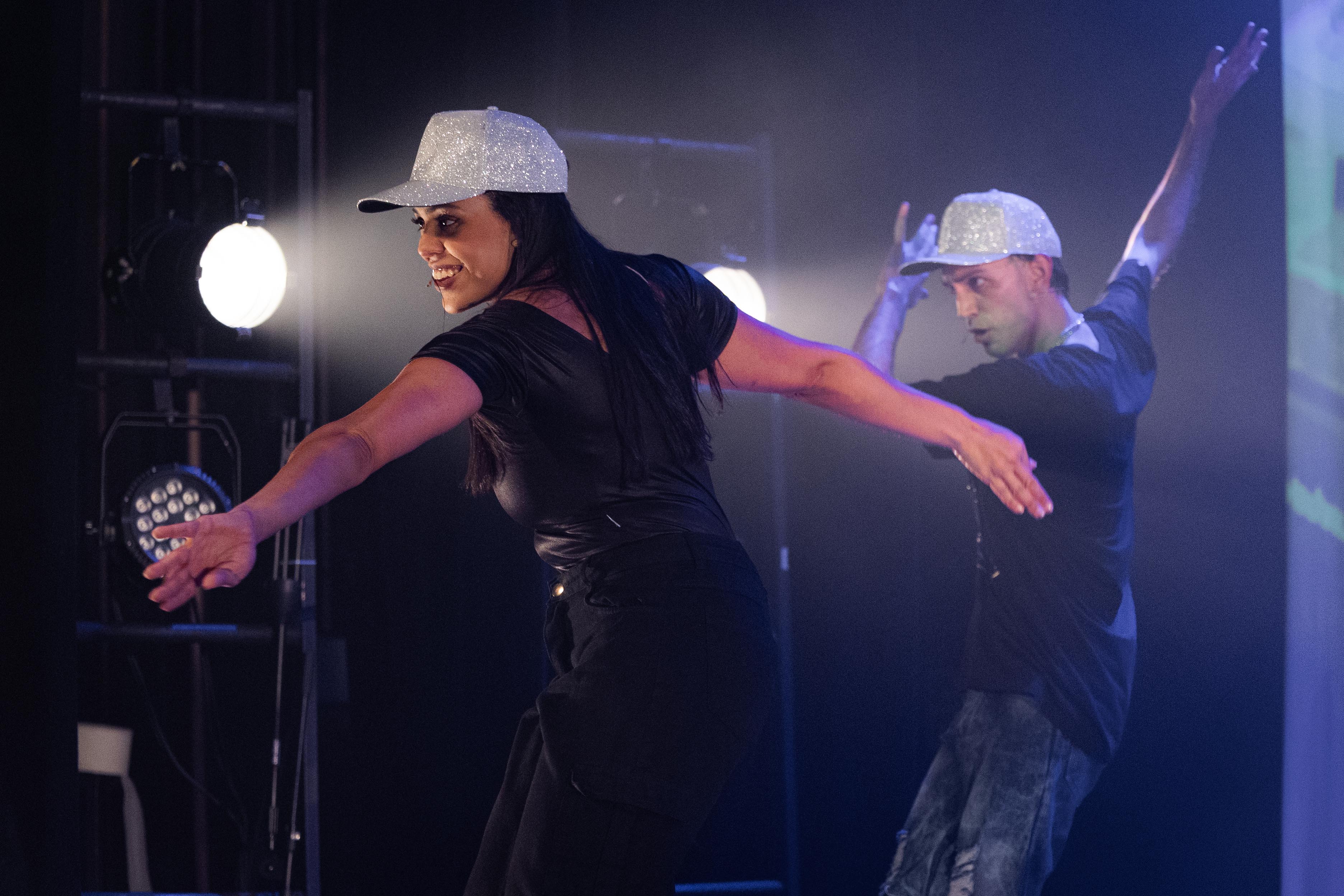 noticia Teatro Fashion Mall recebe a Orquestra Brasileira de Sapateado com o espetáculo “Pés, Bolas, Sons e Algo Mais” 