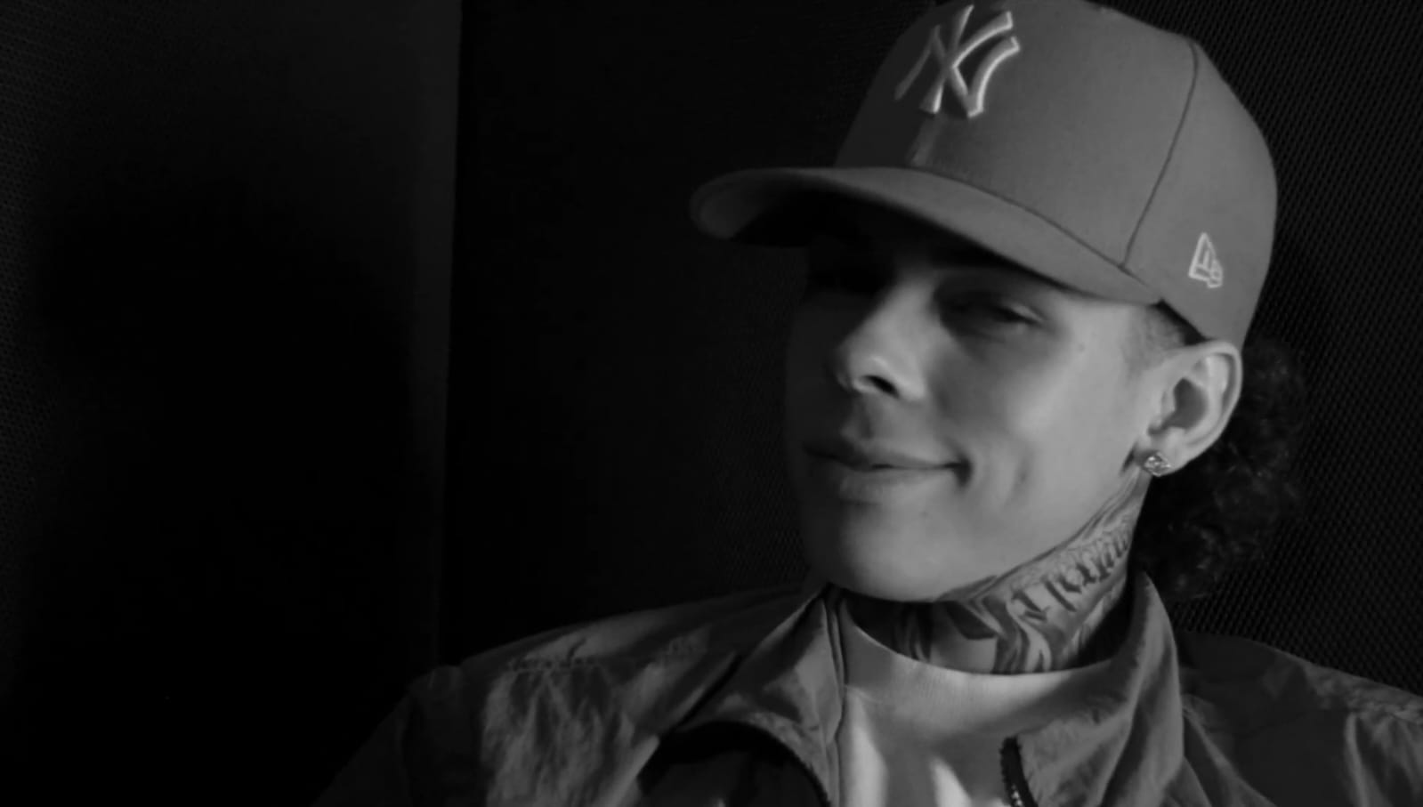 noticia Com produção de Los Brasileros, MC PH dropa 