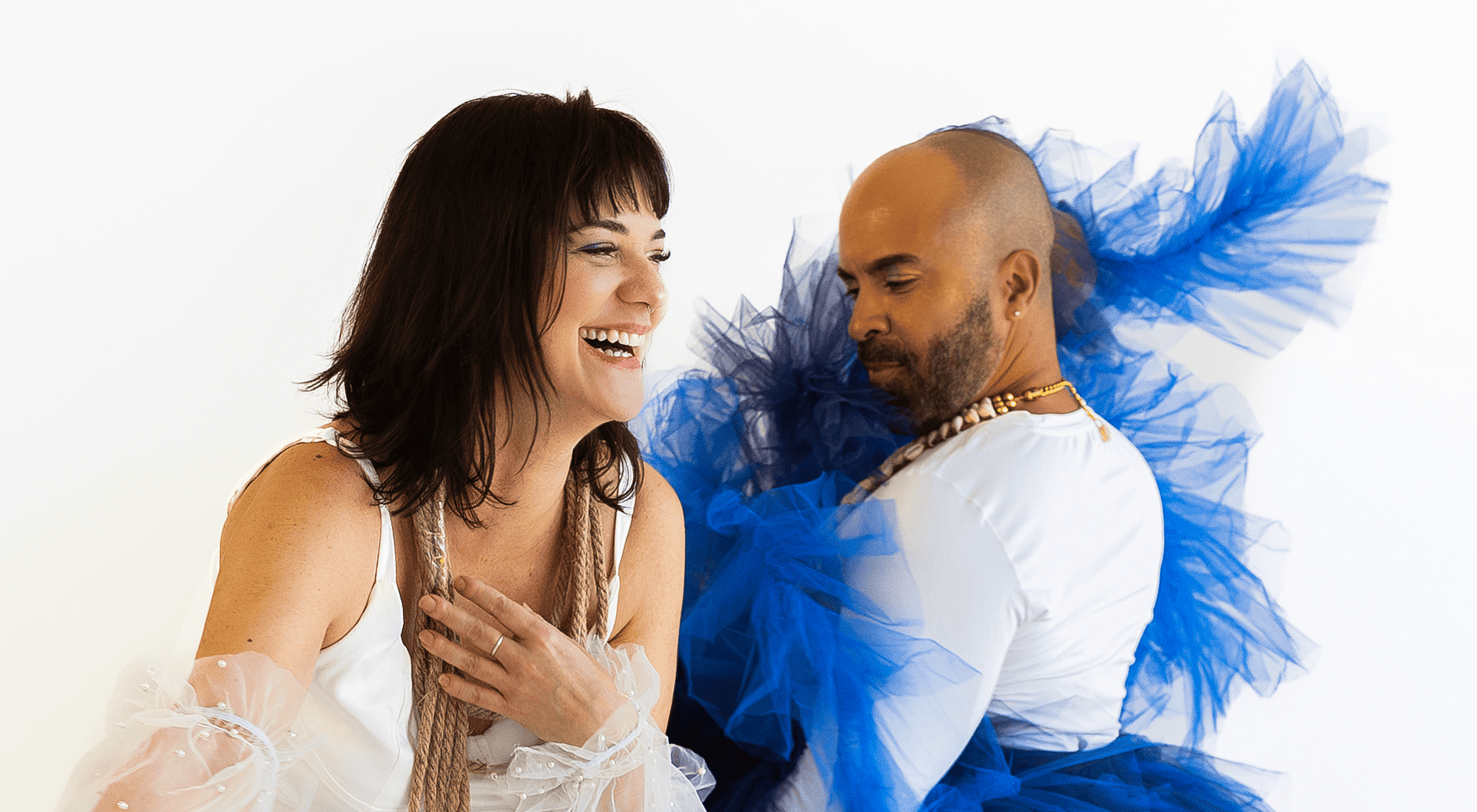 noticia “Laguna” une duas vozes potentes da nova música brasileira: JØY Brandt e Bruno Capinan