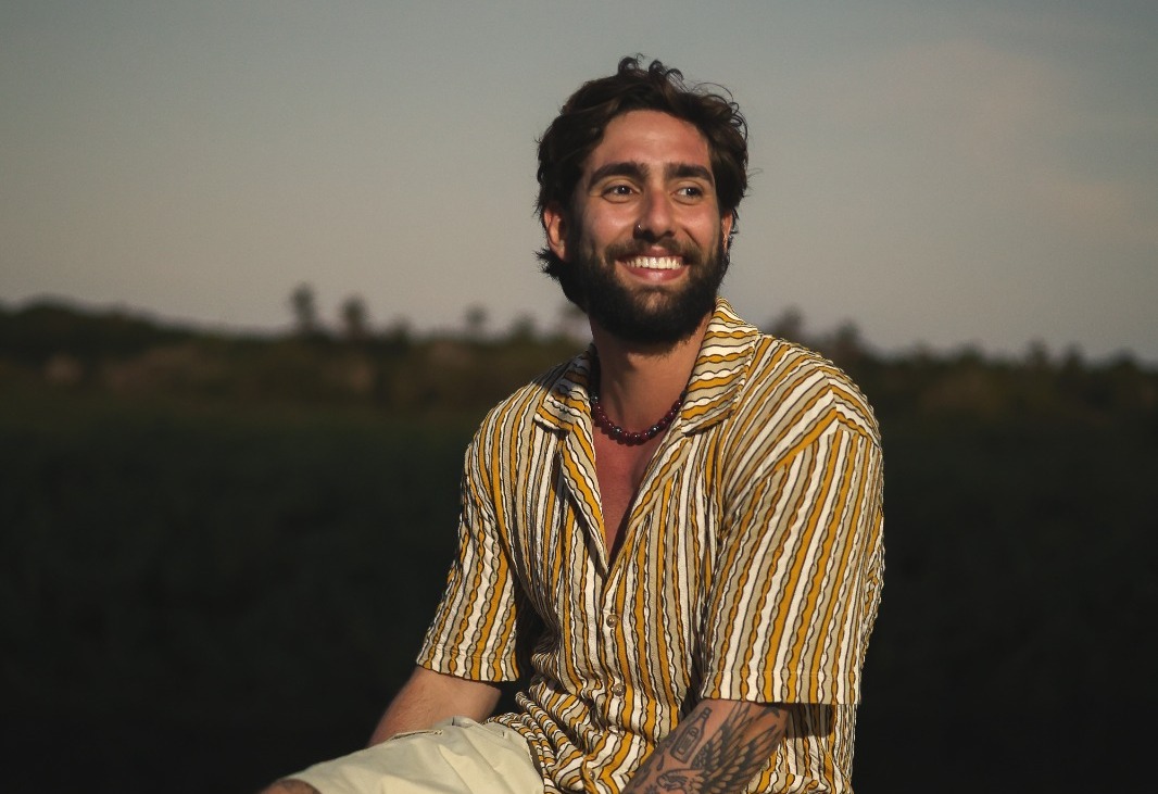 noticia No clima da WSL, Pedro Perez estreia álbum com show que une surf, reggae e costa capixaba