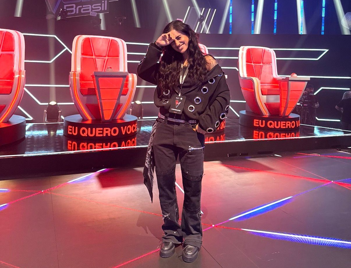 noticia DAY LIMNS retorna ao ‘The Voice’ oito anos após final e assiste hit de sua autoria ser cantado no palco